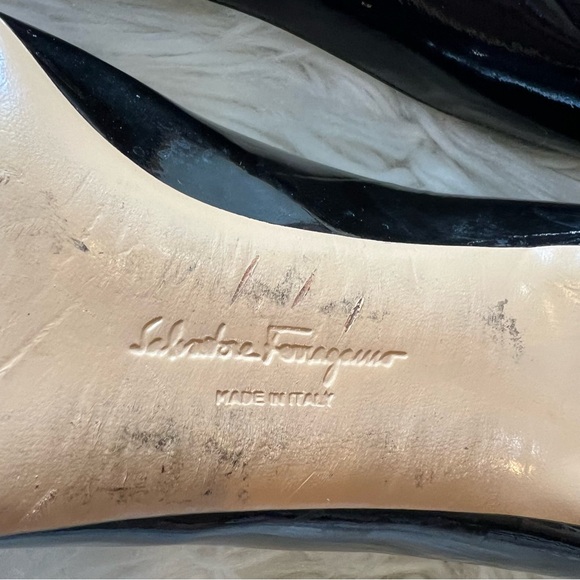 Salvatore Ferragamo Black Patent Leather Gold Logo Heels Women’s Size 6.5B - Picture 9 of 9